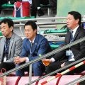 広島　長野久義氏にスタンドから異例の歓声　巨人のフロント職としてスーツ姿で日南キャンプに　新井監督とも談笑