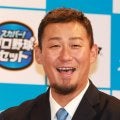 【日本ハム】中田翔氏に「ダメダメ」と森本コーチ…名護訪問の元主砲は雨で室内へ避難
