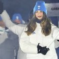 「ギリシャの旗手かわええ」22歳クロスカントリーの“青ニット帽”女子が話題　入場行進で1番手に登場【冬季五輪】