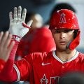 剥き出しの上半身…大谷元相棒が「ムキムキすぎる」　オフでも存在感、日本人も注目