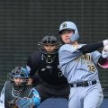 阪神新加入、25歳外野手は「あかん、期待してまう！」初の対外試合でチーム1号放つ「空いてるレフト、行けるんちゃうか？」昨オフ、ヤクルトから現ドラで移籍