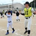 球児から児童へ、極意を伝授　県立橋本高校×少年チーム交流　和歌山