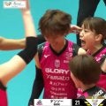 さすがに反則級… 女子バレー、“かわいいだけじゃ”の人気選手が雄たけび直後に“アヒル口”でドヤ顔 高速サーブでエース
