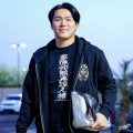 黒髪の山本由伸がめちゃオシャレ！和のＴシャツでさわやかに　グラスノー＆スネルが存在感抜群　ド軍バッテリー組集合で私服ショット公開