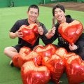 【阪神】中川勇斗＆百崎蒼生ハートバルーン手にバレンタイン撮影「初の本命チョコが…」百崎
