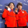 【五輪】鍵山優真と佐藤駿　「関東三羽がらす」の先輩２人が表彰台　嗚咽する佐藤の背中さすった鍵山「嬉しかった」　佐藤も「優真と一緒に表彰台、うれしい」