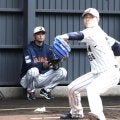 侍ジャパン　初日からダルビッシュ塾が開講！日本ハムの後輩・北山の質問に身ぶり手ぶりで助言　捕手陣にアドバイスも