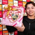【日本ハム】報道陣からですが…田宮裕涼、バレンタインデーチョコをゲット！「かわいいですね」