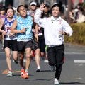 【青梅マラソン】青学大ＯＢの若林宏樹さん「足が止まりそうになりました」市民ランナーを鼓舞しながら笑顔でゴール