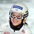 ジャンプ丸山希は8位入賞 ラージヒル