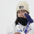壮絶転倒で歩けなくても担架拒否　韓国熱狂の女子高生ボーダーが激白　“奇跡の金メダル”の舞台裏「起きたくても起きられなかった」【冬季五輪】