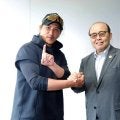 「岡田さん！僕、聞きたいことがあって」日本ハム・新庄監督がメモ取り出し質問の嵐！阪神・岡田顧問は即答「一塁最強説にせな」