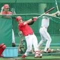 広島・佐々木　新井監督熱血指導！スイング時に右足折れる癖指摘　左足上げ、右足でスッと立って打つドリル伝授「自分のものに」