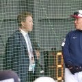 立浪和義氏が侍ジャパン強化合宿を訪問！中日・髙橋宏斗、井端弘和監督らと談笑する場面も