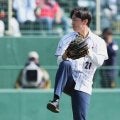 元鷹・和田毅氏、完璧ストライク投球　侍J戦で始球式…45歳とは思えぬ剛球に柳田も仰天