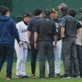侍J強化試合、大雨で試合中断　ファン一斉退散…4回までに大量8得点も