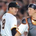 感涙「スガコバ」2ショット！菅野智之が巨人2軍キャンプを訪問　小林誠司「WBC、智之らしく最高のパフォーマンスを！」