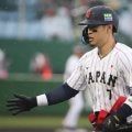 侍の四番・佐藤輝明が3安打5打点！初実践で貫禄の長打2本｢バットはしっかり振れている｣