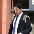 侍ジャパン　全員が同じスーツ＆ネクタイで球場を出発　菅野＆菊池のメジャー組も　胸にはおそろいのピンバッジ