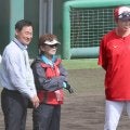 【広島】女子ソフト宇都木妙子氏が新井監督にエール「鬼になってほしい」キャンプ地訪問