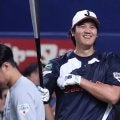 大谷翔平、フリー打撃に中日選手も熱視線　ケージ間近に座り込み…スマホ片手に“撮影会”