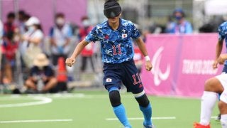 日本代表のレジェンド」釜本邦茂が背番号15を愛した理由(1)ブラインド