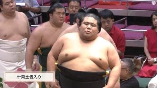 十両力士の“すごい”化粧まわしに驚きの声「装飾すごい」「キラキラし