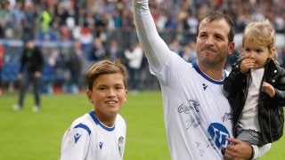 名手ファン・デル・ファールトの長男ダミアンがアヤックスと長期契約