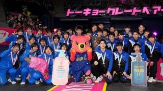 駿台学園、共栄学園が春高バレー優勝セレモニー SVリーグ東京GB戦会場