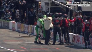 ピットで掴み合いの乱闘騒ぎが勃発