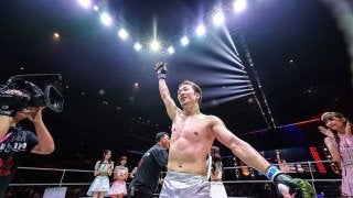 超RIZIN.4】朝倉未来のサイン入りグローブが今大会最高額“70.5万円” 2