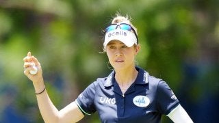女子ゴルフ東京五輪金のネリー・コルダ ブルーのノースリーブ
