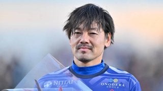 噂の日本代表レジェンド松井大輔の｢まるで曲芸｣神技リフティング弾に