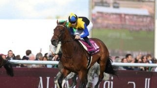 前哨戦を制し凱旋門賞に挑んだ馬たち 海外馬券発売第1号となった16年