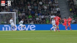 久保建英 衝撃のジャンピングボレー