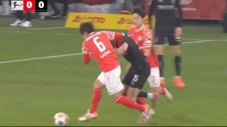 佐野海舟が強靭フィジカルでボール奪取