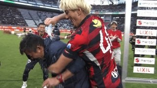 鹿島・鬼木監督びしょ濡れ祝福が話題に