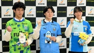 埼玉・昌平高サッカー部男女3選手がプロへ 同校で会見、抱負語る