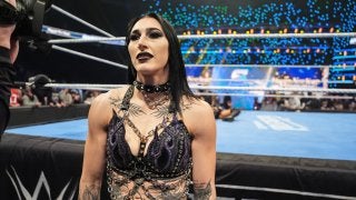 “最恐”美女レスラーが愛犬と出勤