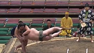 まるでマンガの世界 16歳力士の豪快すぎる逆転劇