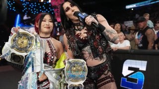 人気レスラーにまさかのサプライズ