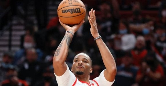 サンズ戦で負傷のノーマン・パウエルは左膝蓋骨腱障害と診断…重傷は回避か バスケットボール スポーツブル (スポブル)