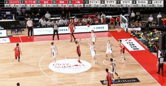 まるで流川楓？ 華麗すぎるテクニックにアリーナ熱狂