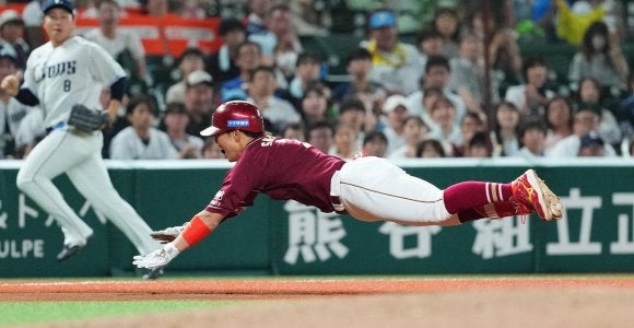 楽天・35歳鈴木大地が代打で三塁打 高橋光成のノーヒットノーラン阻止