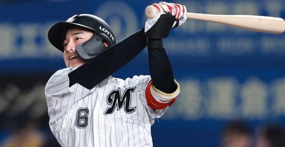 ロッテ・新人王の西川史礁 オフは10g軽量化したバット試す