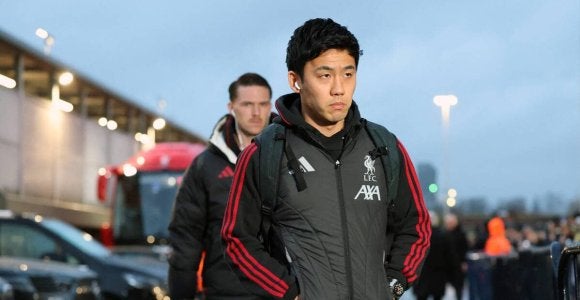 リバプールＭＦ遠藤航が負傷　松葉づえ姿も　２か月ぶりプレミア出場リーズ戦で約１５分間プレー