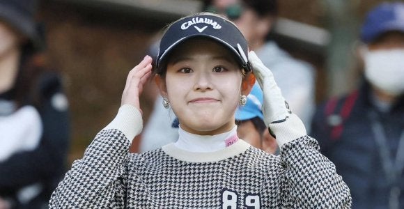 「どこのアイドルかと」吉田鈴 ベージュのジャケット&ミニスカの全身ショット披露