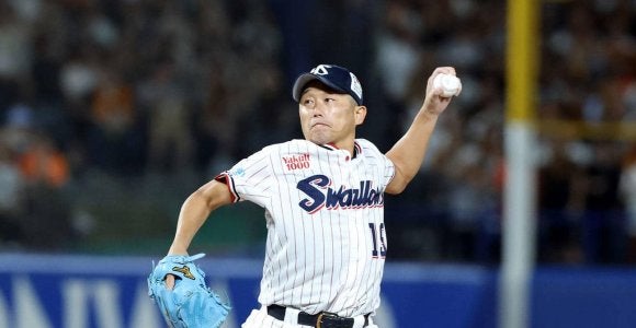 25年目石川雅規が大台到達 年俸は800万円減