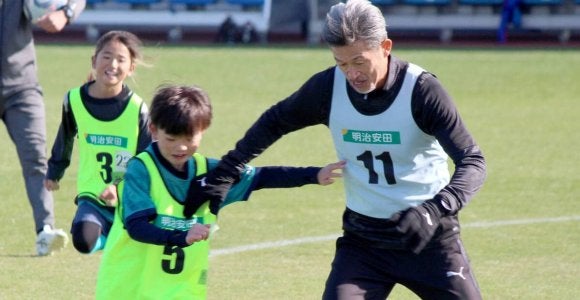 カズ、小学生とトレーニングイベント　プロ４１年目へ「チームが決まれば、チームのトレーニングも始まる。いい準備をするだけ」