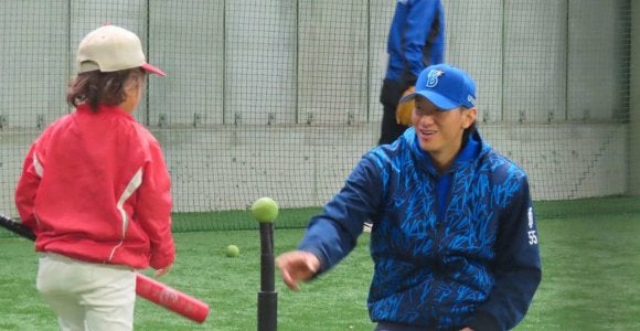【DeNA】橋本達弥が井上絢登と野球教室に参加　少年時代の思い出は「西武の栗山さんと…」